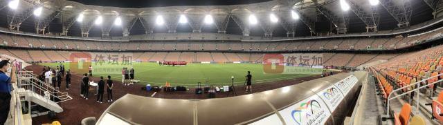 九游体育app-沙特开球气温32度！球场满座+通风效果差温度更高