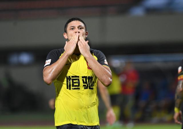 九游体育官网-艾克森帽子戏法继续刷新纪录 13战11球国足靠他了