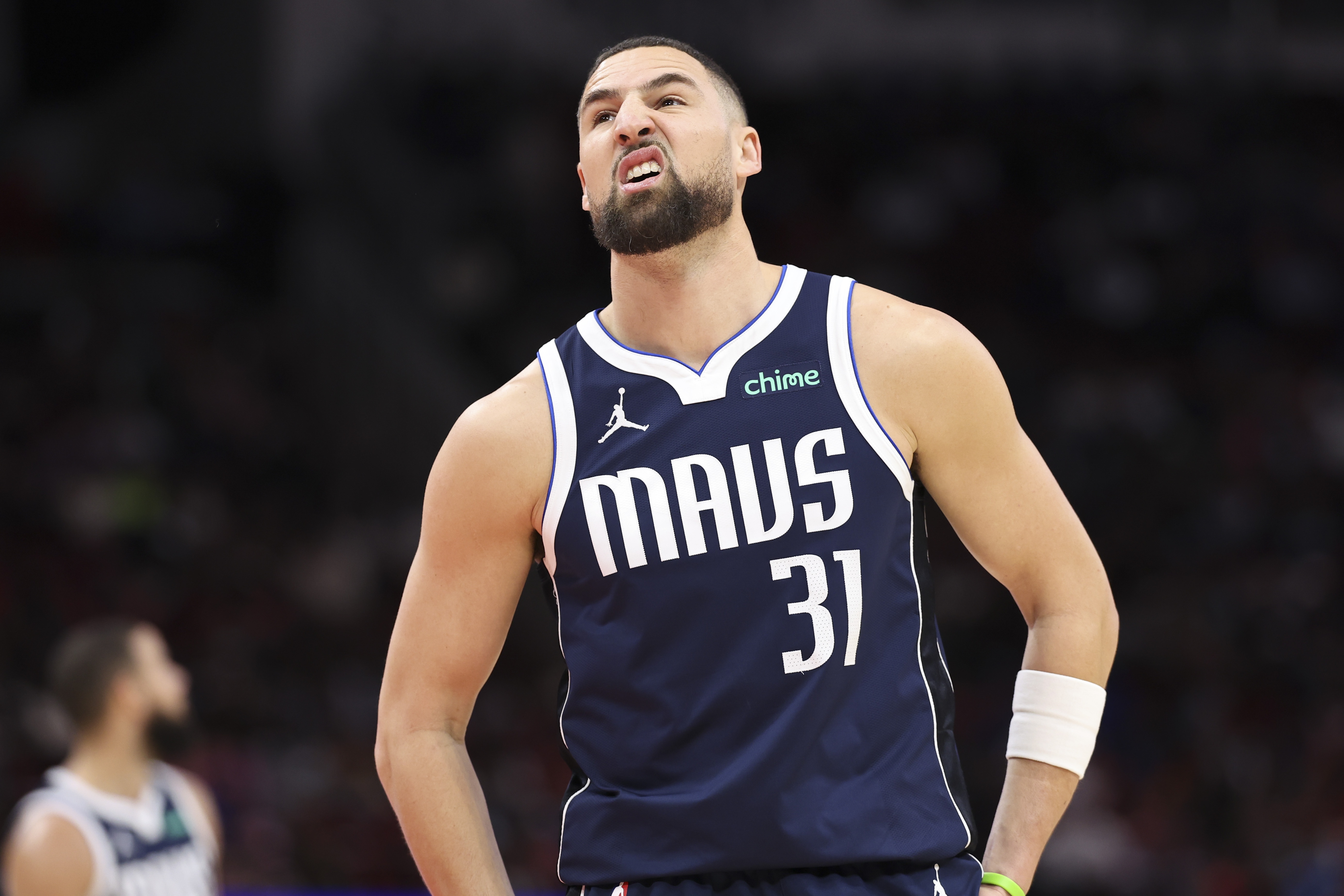 九游体育官网入口-佛光照不出来了！克莱替补16分钟手感冰凉11投仅3中&amp;三分5中0